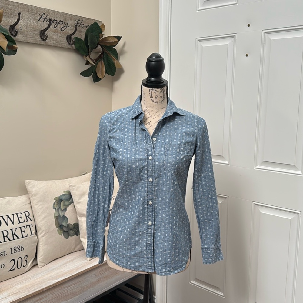 EUC J. Crew Chambray button down shirt in size PS